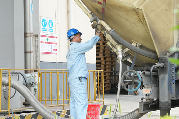 Nyersanyagszállítás